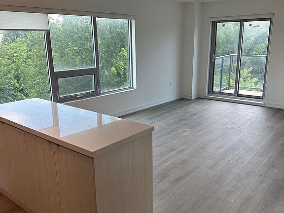 2nd image of 2433 Dufferin St #313