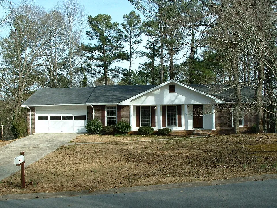 275 Astain Dr SW