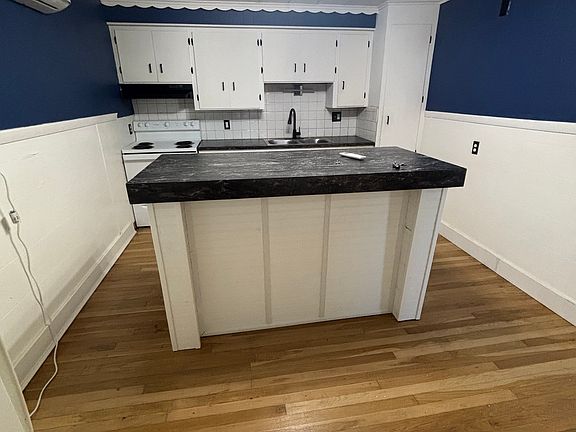 2nd image of 133 S Main St APT A
