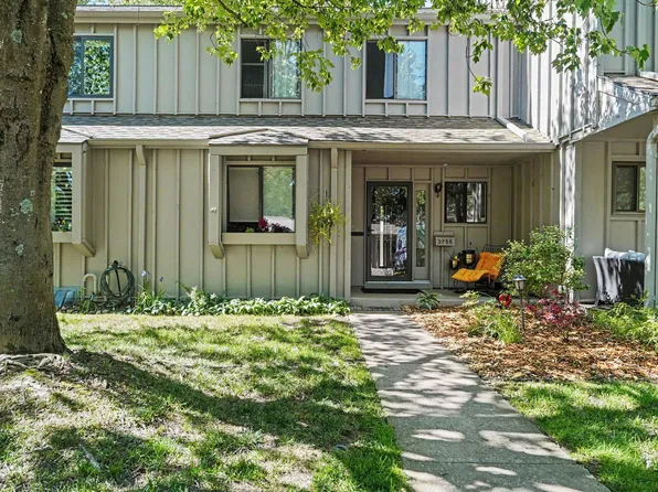 3755 Cedaridge Rd, Kalamazoo, MI 49008