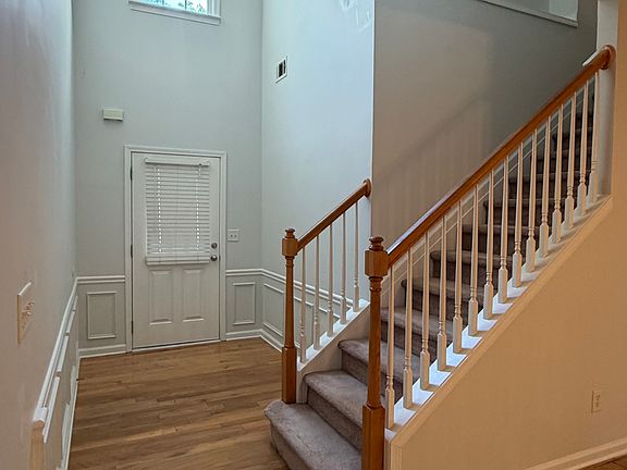 5th image of 2082 Deptford Dr