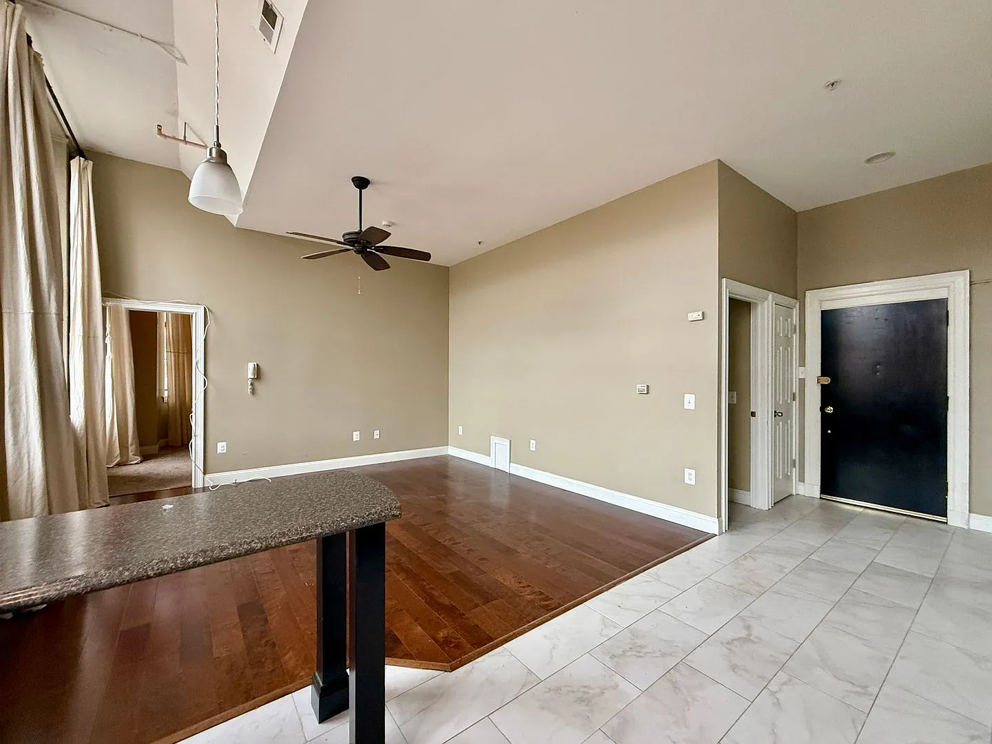 Spacious 1 Bedroom Apartment For Rent In Chester Pa $1200 — Photo 4