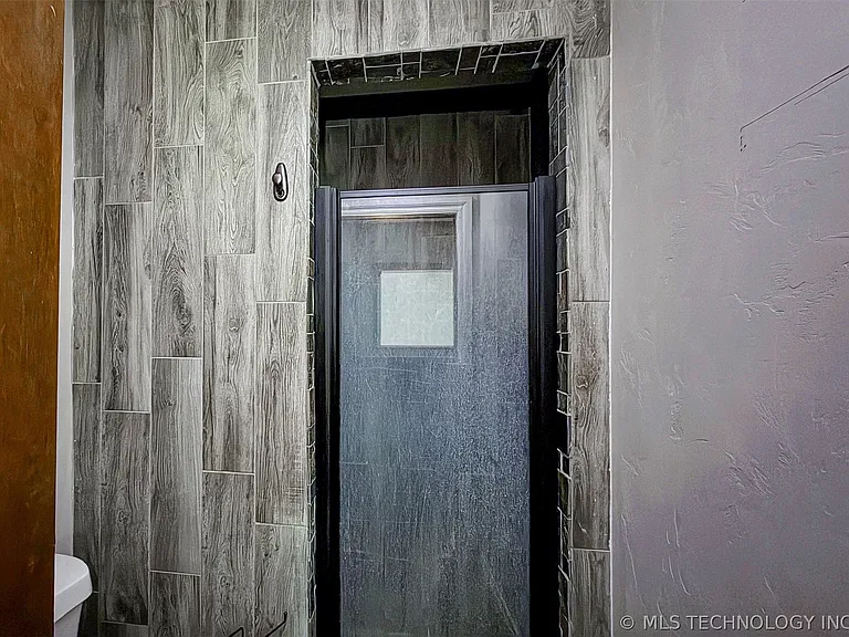 613 W 23rd St — Photo 18
