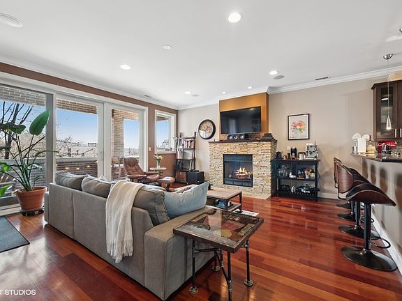 4th image of 3864 N Lincoln Ave APT 3