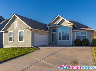 808 Cherry Ln, Smithville, MO 64089
