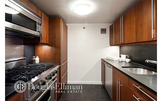 Rented by Douglas Elliman | media 25