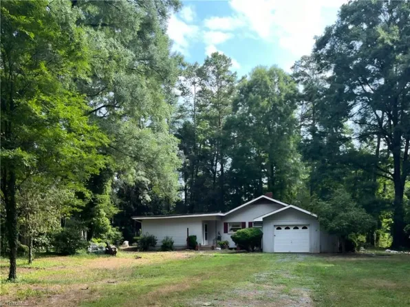 2548 Brookcove Rd, Walnut Cove, NC 27052