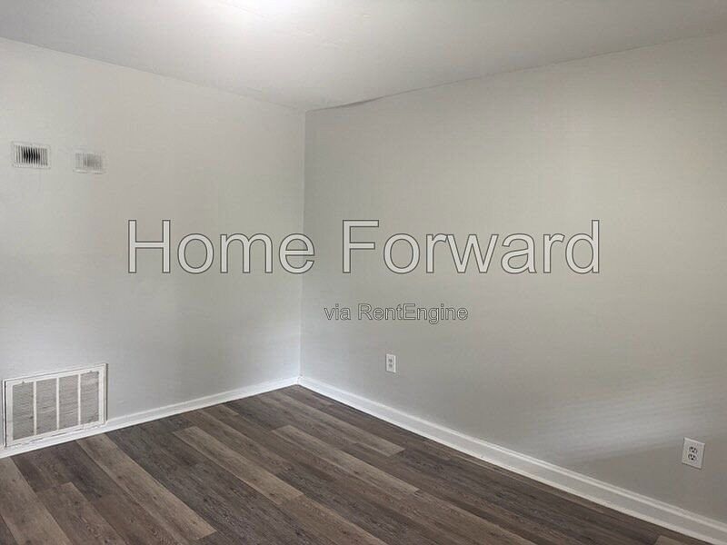 1st image of 180 York St