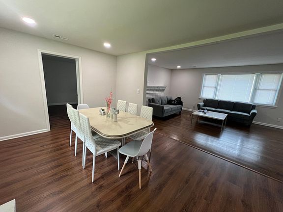 3rd image of 304 Westside Dr