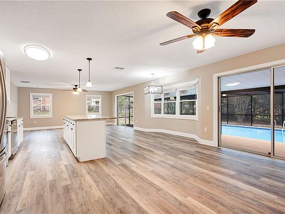 3rd image of 2073 Dixie Belle Ave