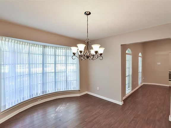 5th image of 508 Northmeadow Ct