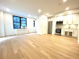 160 E 48th St