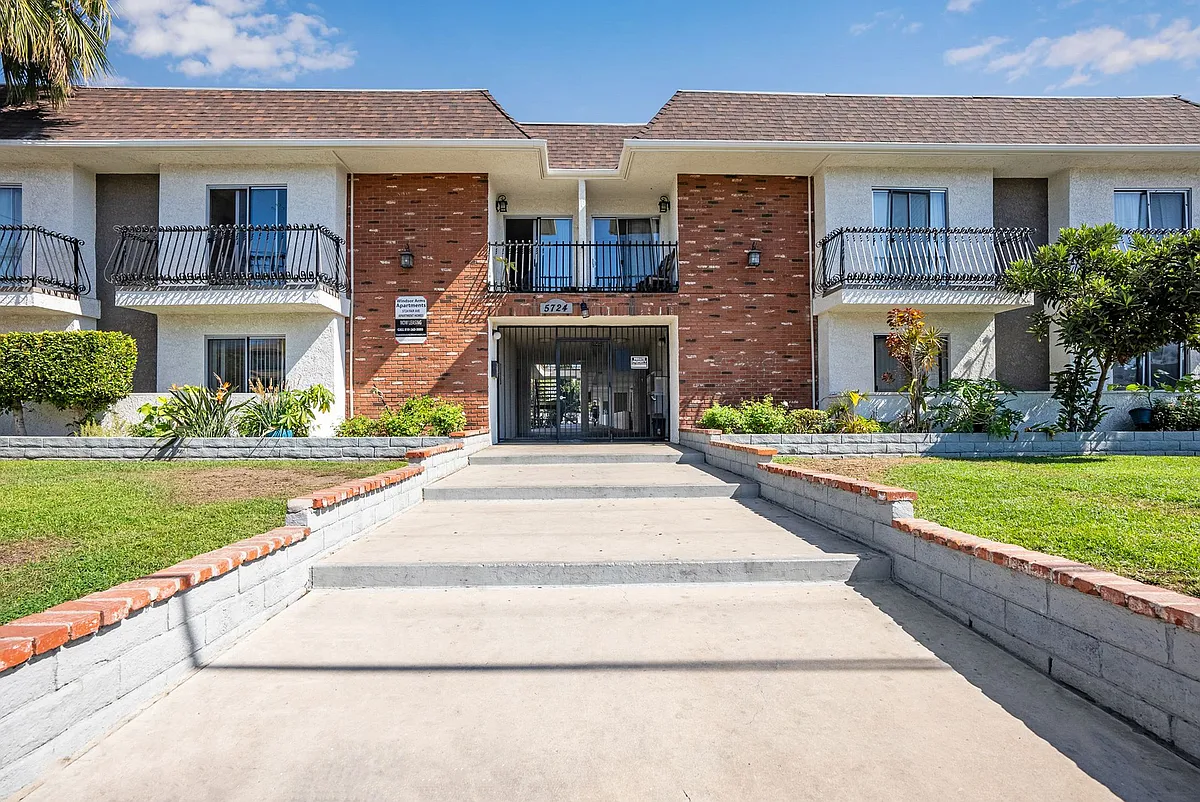 Building Photo - Windsor Arms Apartments