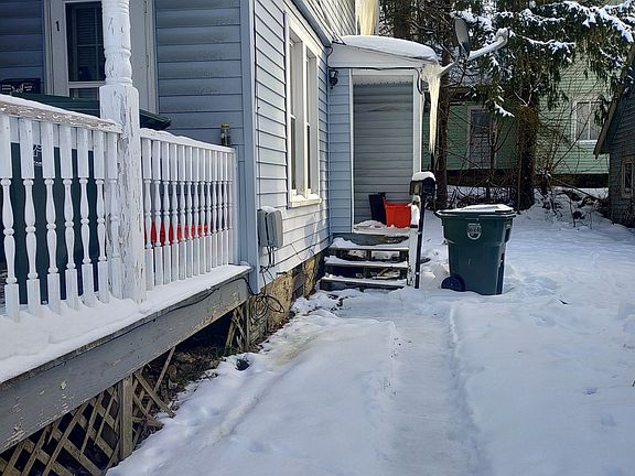 2nd image of 1004 Prendergast Ave #2