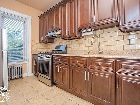 3rd image of 812 Sterling Pl Floor 3