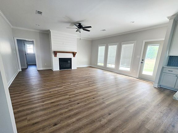 3rd image of 116 Stornoway Dr