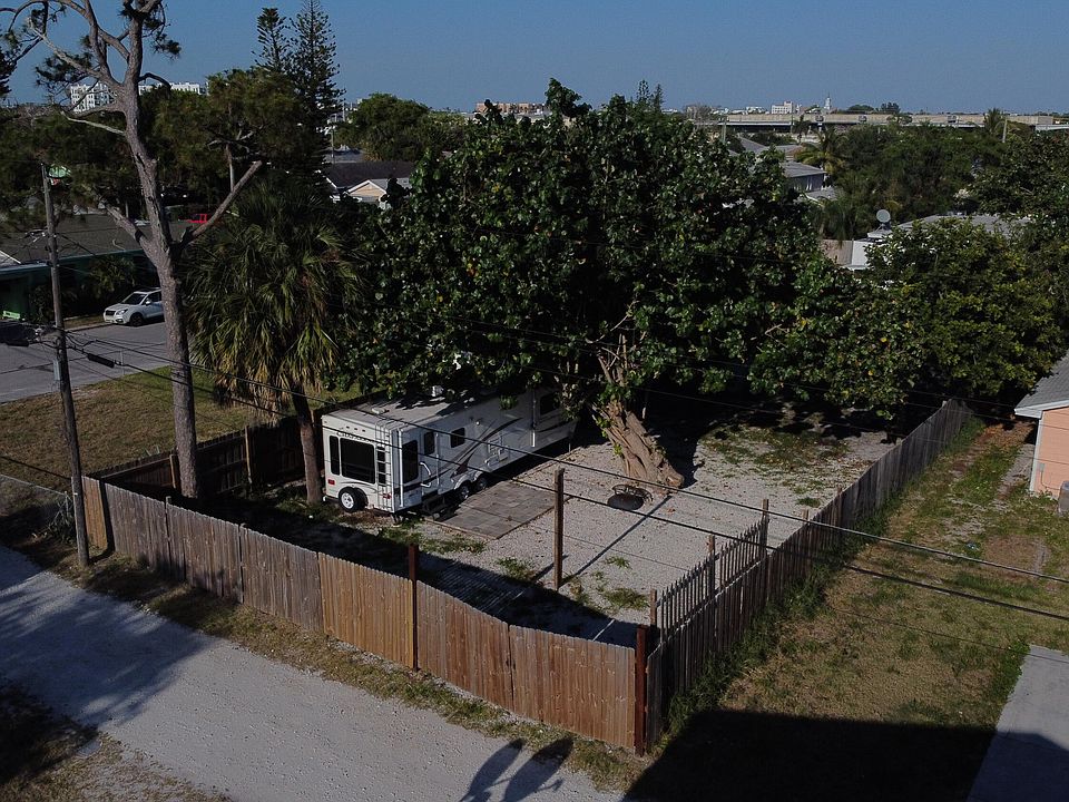 1st image of 405 S D Street