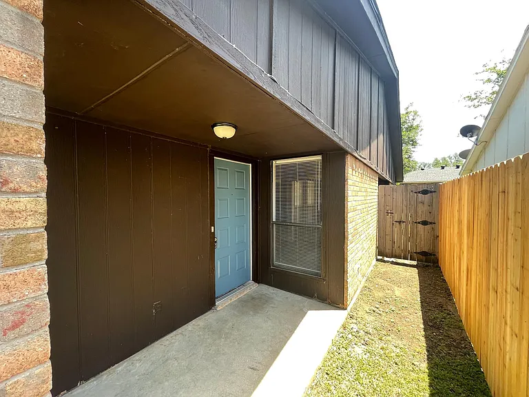 3403 S Meadow Dr — Photo 2