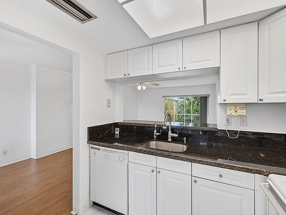 5th image of 1500 SE 15th Street #315