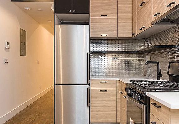 4th image of 287 Harman St APT 1R