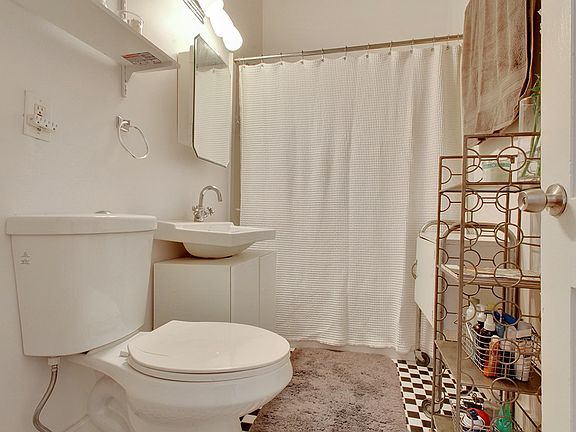5th image of 2314 Saint Thomas St