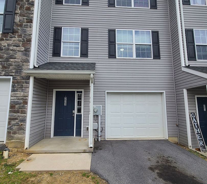 1st image of 223 Crown Ct