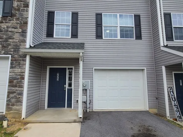 223 Crown Ct, Waynesboro, PA 17268