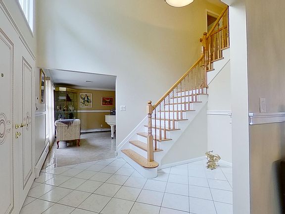 5th image of 109 Tuckahoe Ave