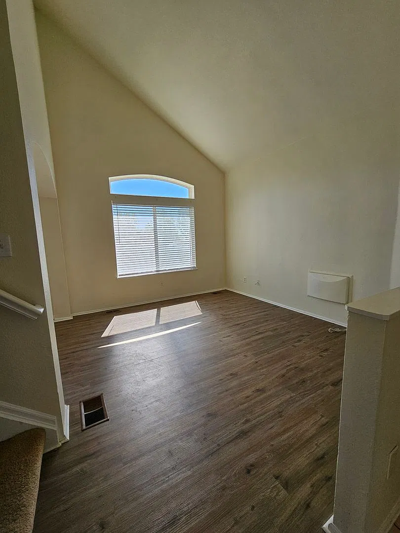 Single Family Home with Large Backyard — Photo 4