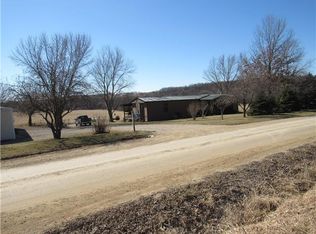 16869 37th St, Oskaloosa, KS 66066