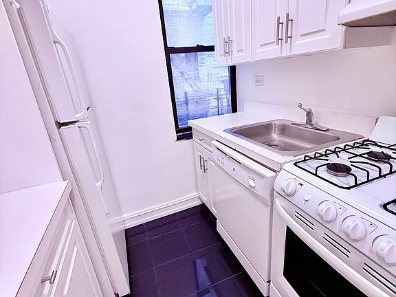 3rd image of 235 E 46th St APT 2