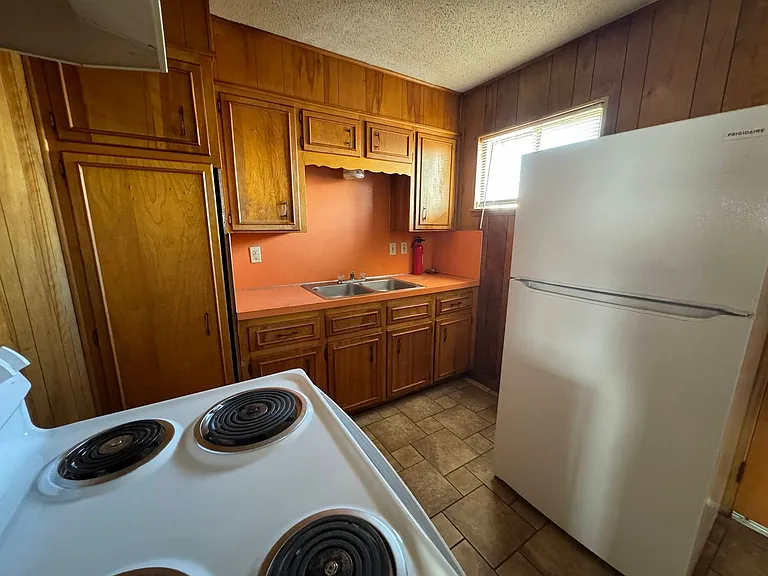 807 W Hallmark Ave — Photo 7