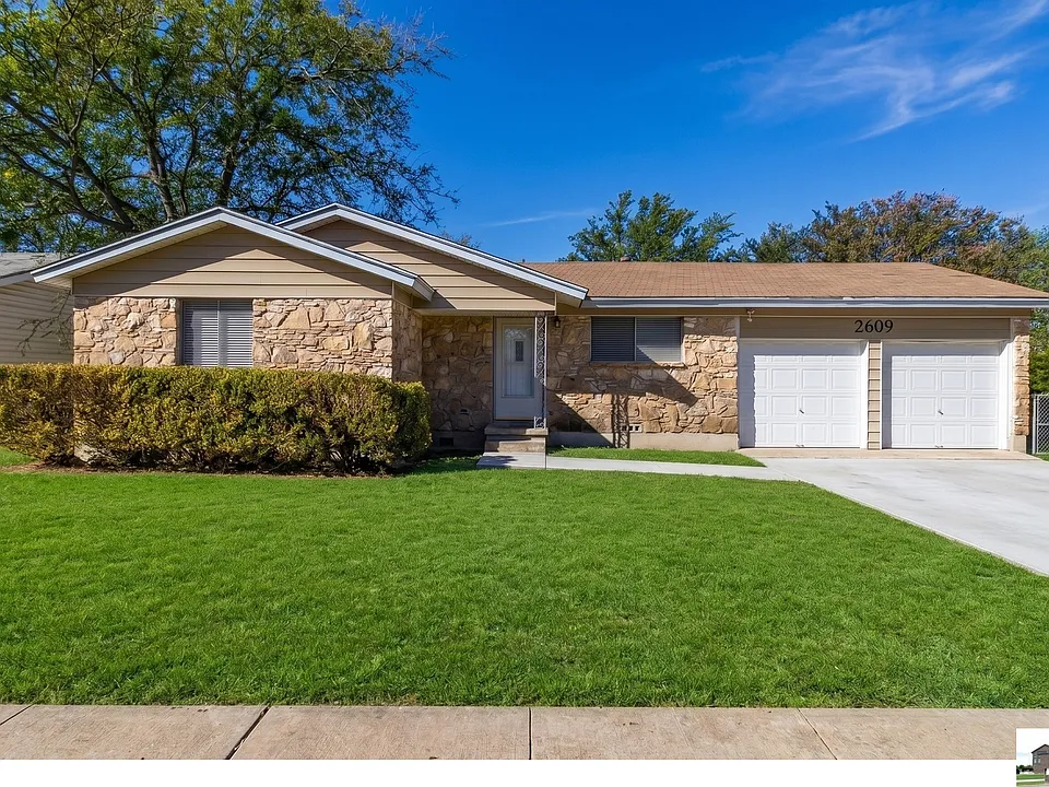 2609 Live Oak Dr