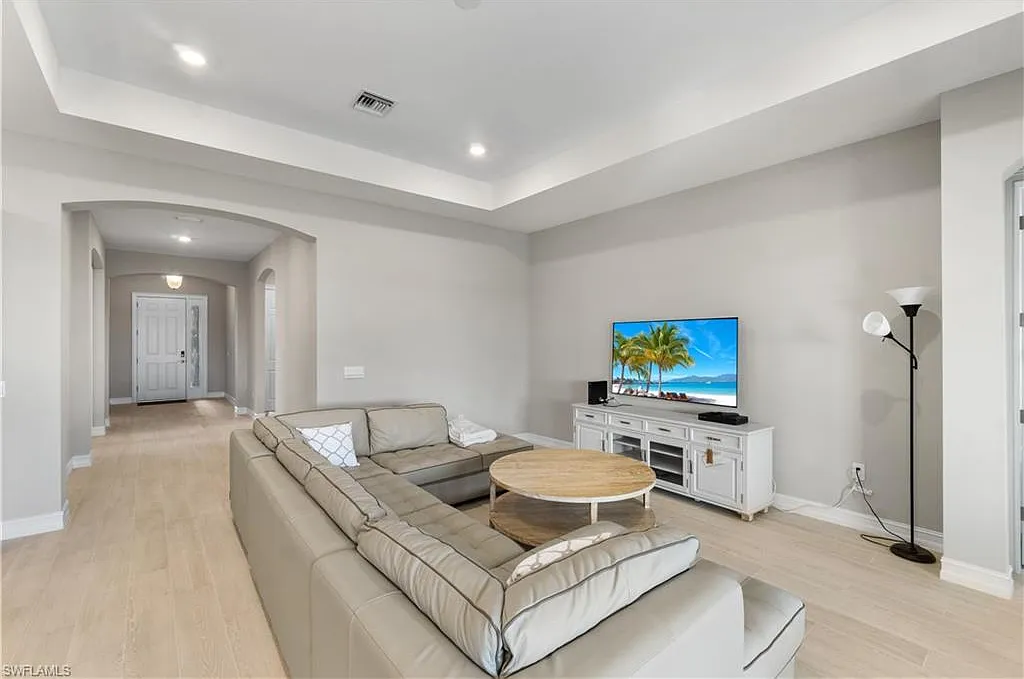 3 bed, 5.0 bath, 2587 sqft, $4,000 — Photo 4