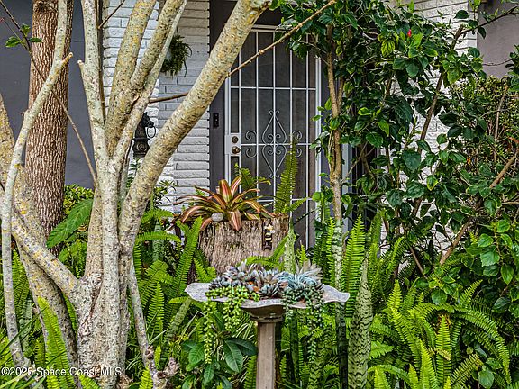 3rd image of 760 Everglades Ct