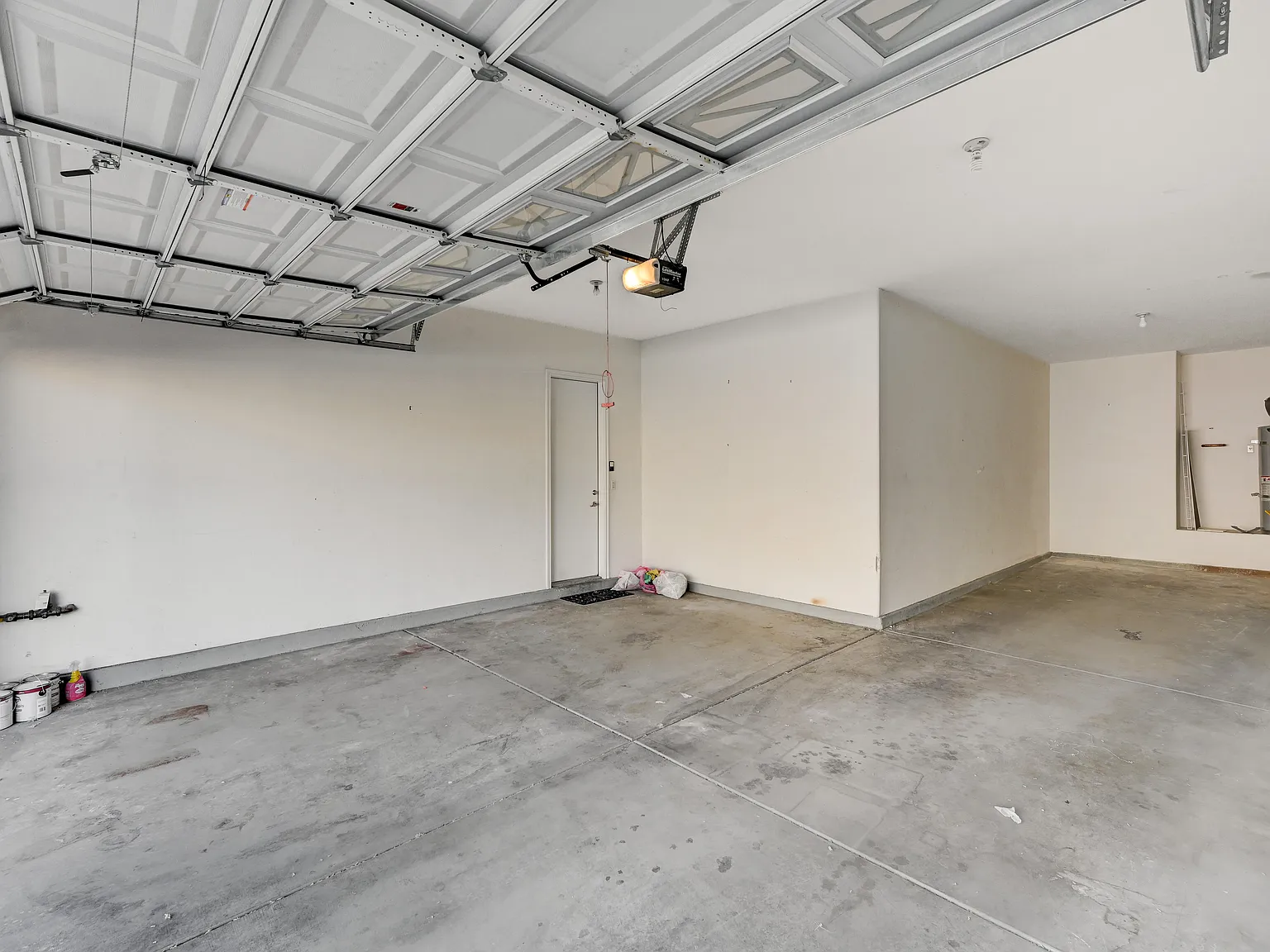 5 bed, 4850 sqft, $3,500 — Photo 3