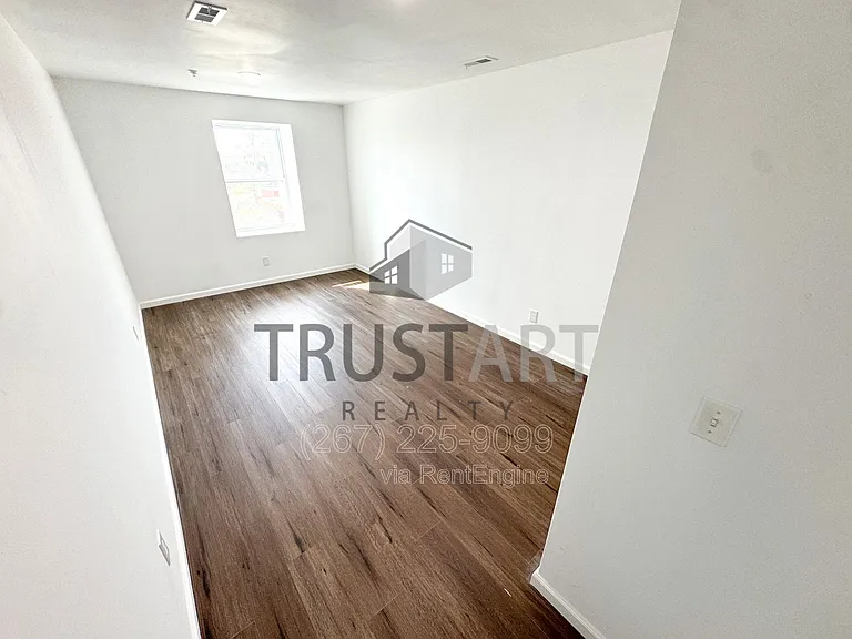 2317 N 15th St #4 — Photo 14