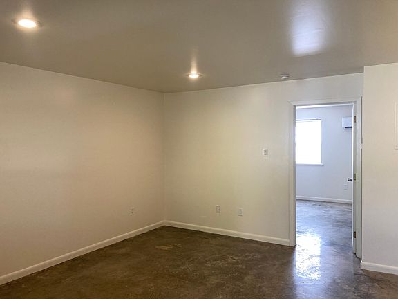3rd image of 3135 Dauphine St #B2