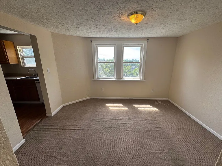 215 Spencer Ave — Photo 11