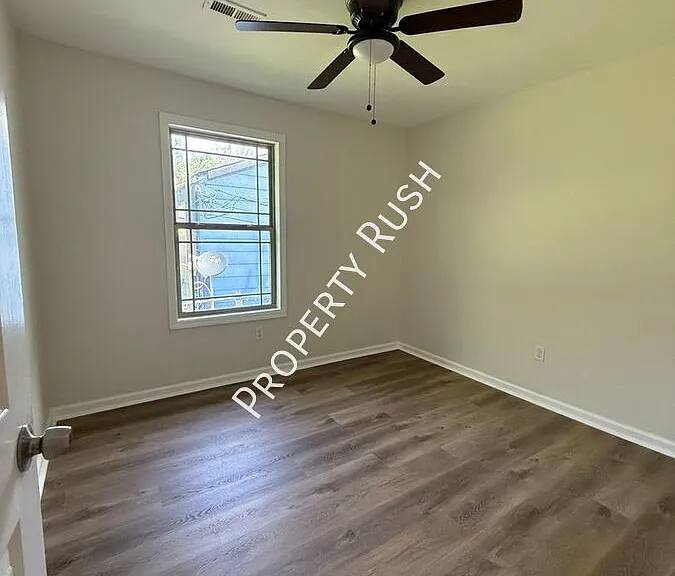 1718 Portland St #B — Photo 9