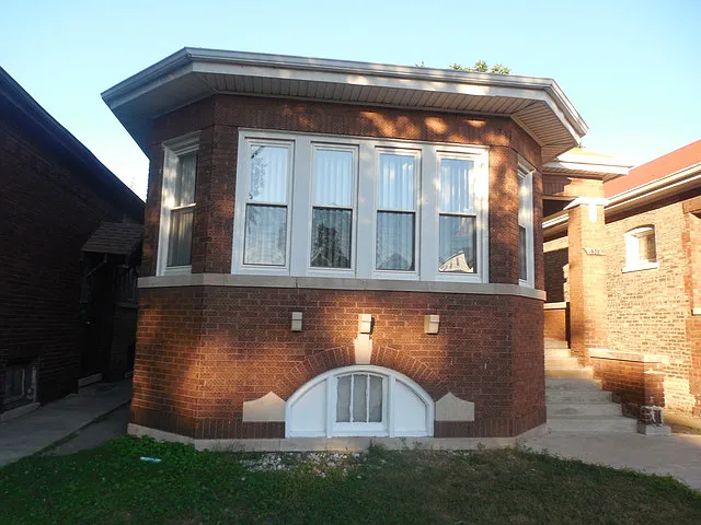 8317 S Paxton Ave photo 1