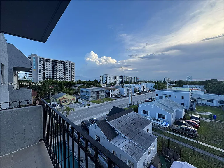 1933 SW 7th St #504 — Photo 31