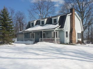 46 N Lake Rd, Sweet Valley, PA 18656