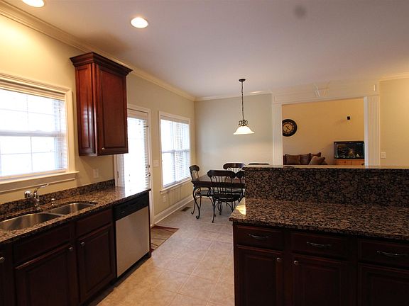 5th image of 2110 Woodcliff Dr