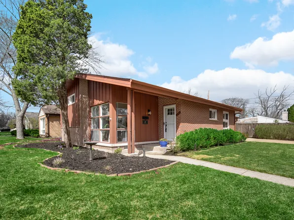 300 Voltz Rd, Northbrook, IL 60062