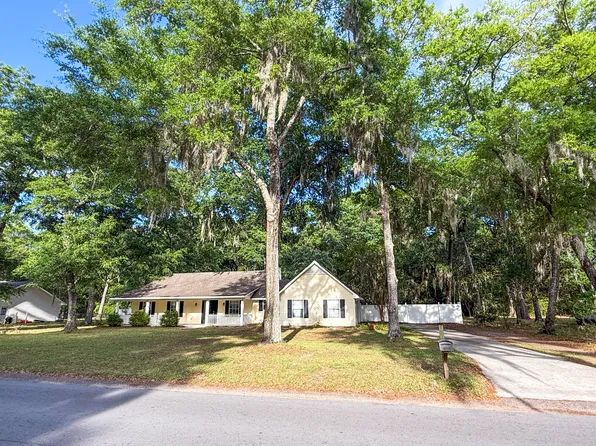 11 Christine Dr, Beaufort, SC 29907