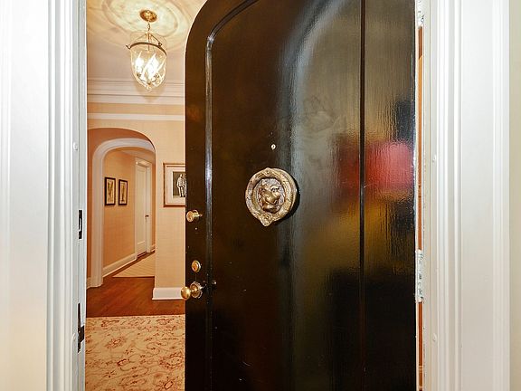 2nd image of 1209 N Astor St #7N