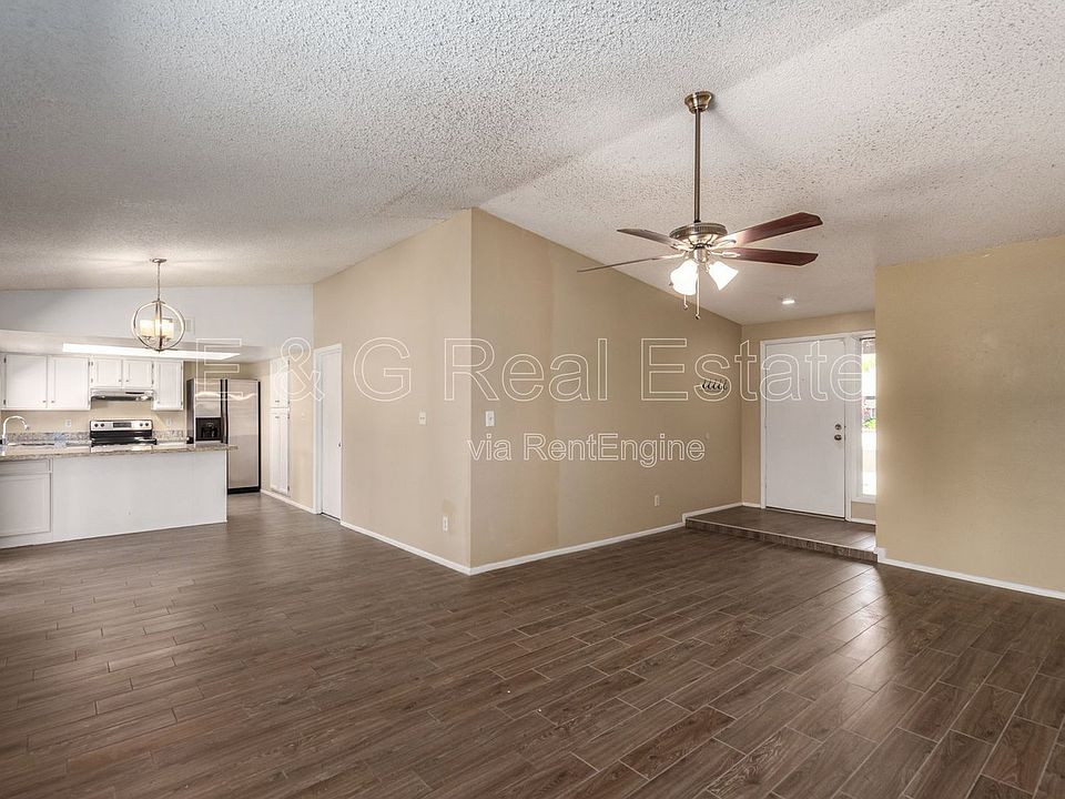 1st image of 2113 N Los Altos Dr