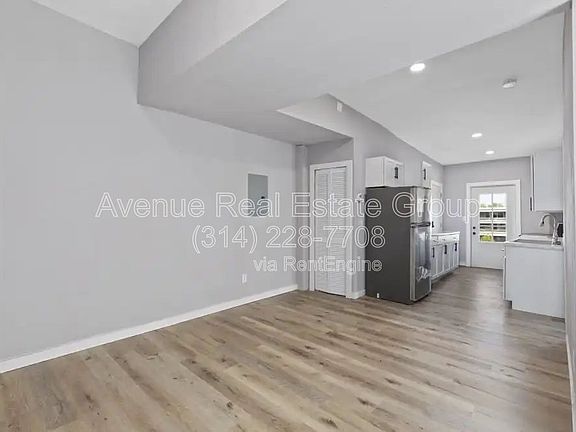 4th image of 5931 Maple Ave #3W