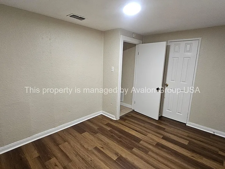 9831 Ridge Blvd — Photo 5